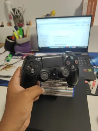 Consola PS4 Slim Negra + 9 Juegos