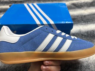 Adidas Gazelle Talla 42 Azul y Blanco