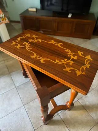 Tavolo consolle in legno con intarsi