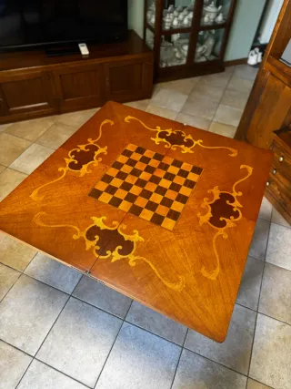 Tavolo consolle in legno con intarsi