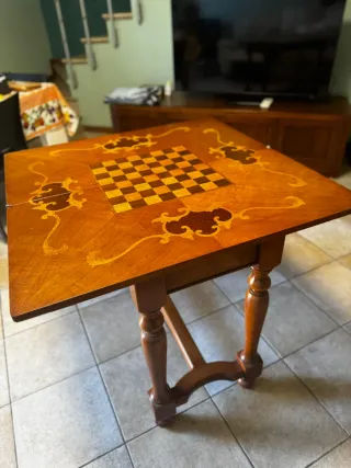 Tavolo consolle in legno con intarsi