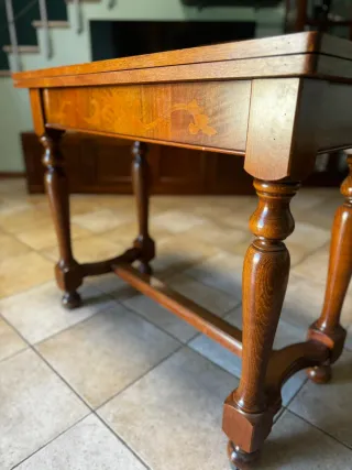 Tavolo consolle in legno con intarsi
