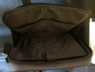 Maletín negro para ordenador portátil
