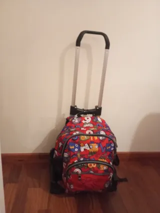 Mochila escolar con carro y diseño divertido
