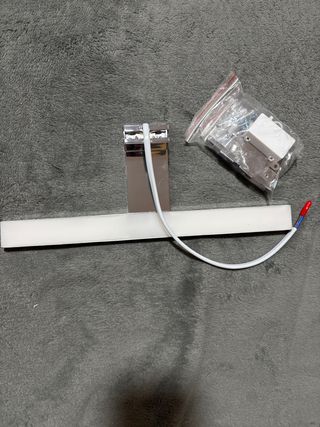Luz LED para espejo plateada