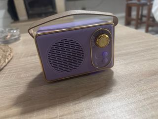 Altavoz Portátil Morado y Dorado