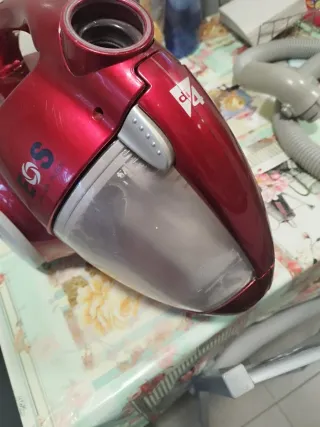 Aspirador sin bolsa rojo