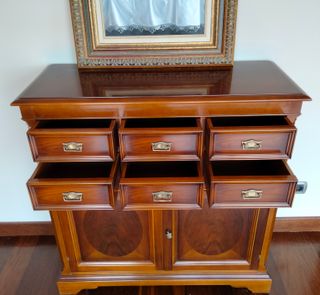 Aparador de Madera con Cajones y Puertas