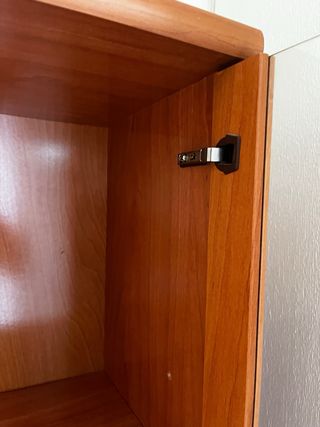 Vitrina de madera y cristal