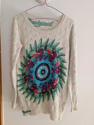 Jersey talla M marca Desigual con bordado floral.