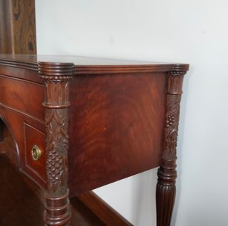 Consola de Madera Estilo Clásico