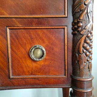 Consola de Madera Estilo Clásico