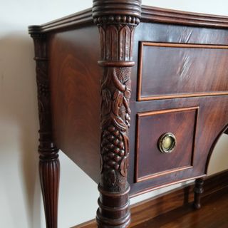 Consola de Madera Estilo Clásico