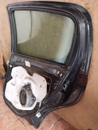 Puerta Trasera Derecha Peugeot 207 Negra