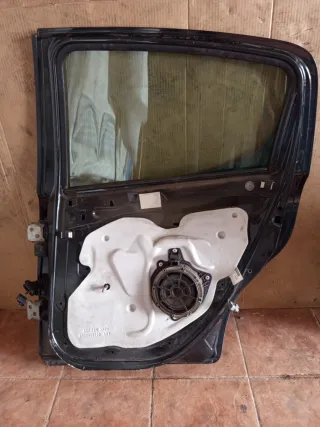 Puerta Trasera Derecha Peugeot 207 Negra