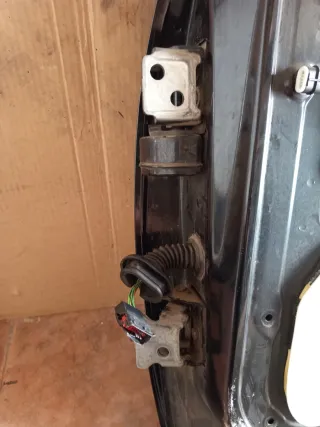 Puerta Trasera Derecha Peugeot 207 Negra