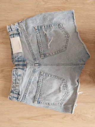 Pantalones cortos vaqueros rotos