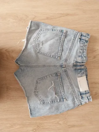 Pantalones cortos vaqueros rotos