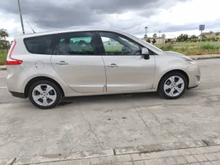 Renault Grand Scenic 2011