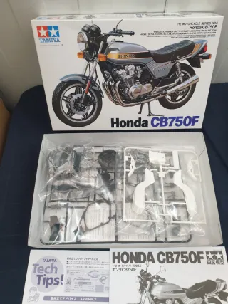 Maqueta Tamiya Honda CB750F