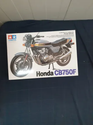 Maqueta Tamiya Honda CB750F