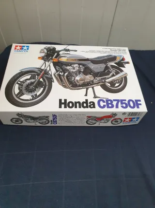 Maqueta Tamiya Honda CB750F