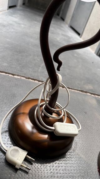 Lámparas de forja con tulipa de cristal