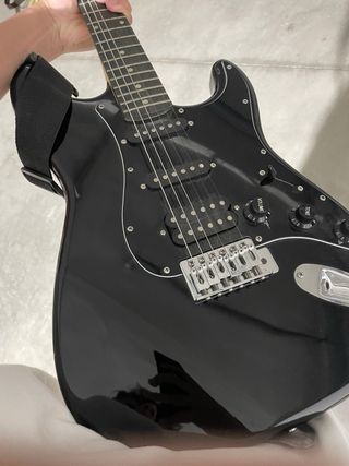Pack Guitarra Eléctrica Negra + Accesorios