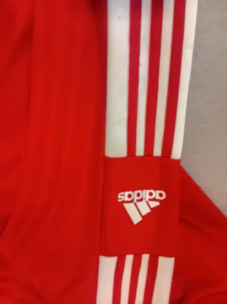 Chaqueta deportiva Adidas roja
