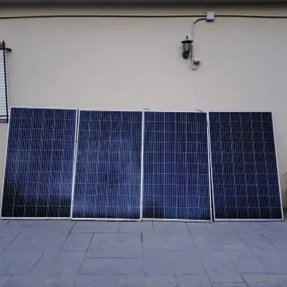 Baterías y 4 Placas Solares