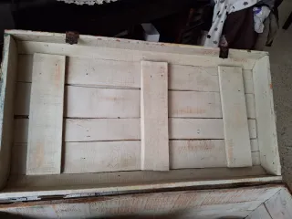 Baúl antiguo madera y metal