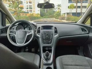 Opel Astra 2012