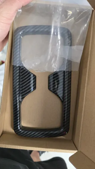 Embellecedor consola Rav4 2019-2025 Carbono