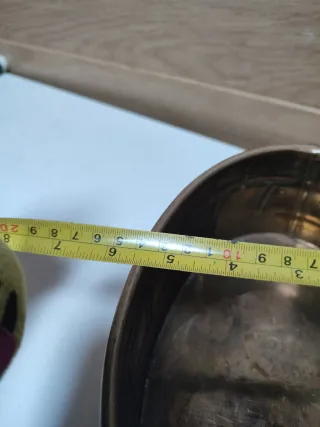 Macetero de bronce ovalado con asas