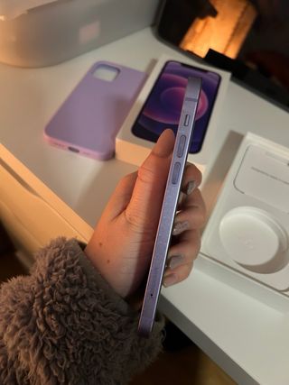iPhone 12 Viola