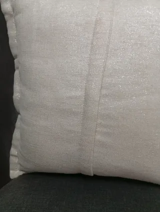 Cojín decorativo plateado con purpurina