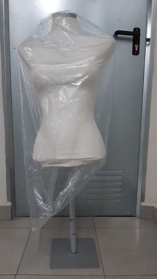 Maniquí blanco para ropa
