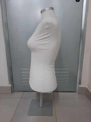 Maniquí blanco para ropa