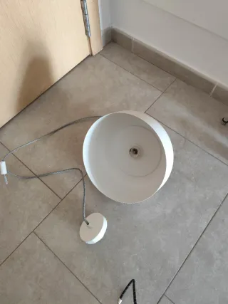 Lámpara de techo madera y blanco