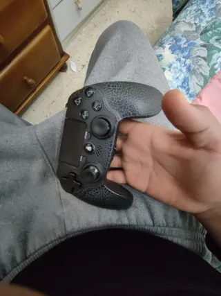 PS4 Slim 500GB + 2 Mandos + 2 Juegos