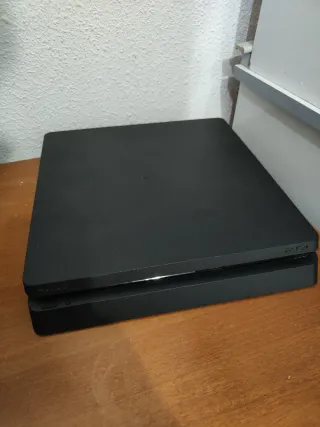 PS4 Slim 500GB + 2 Mandos + 2 Juegos