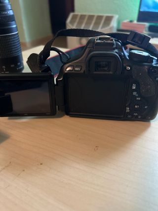 Canon EOS 600D + 2 objetivos + 3 baterías