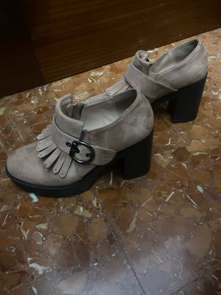 Botines tacón ancho flecos rosa