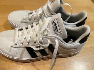 Zapatillas Adidas modelo Daily 3.0 Talla 42 2/3