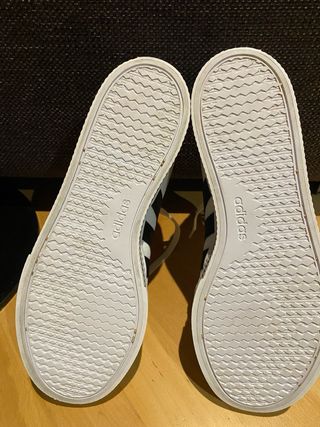 Zapatillas Adidas modelo Daily 3.0 Talla 42 2/3