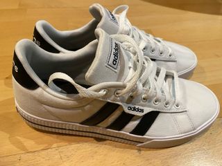 Zapatillas Adidas modelo Daily 3.0 Talla 42 2/3