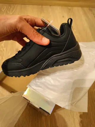 Zapatillas Skechers Negras Niño 28.5