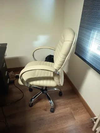 Silla de oficina beige