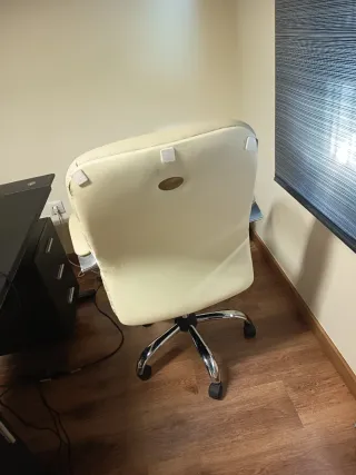 Silla de oficina beige