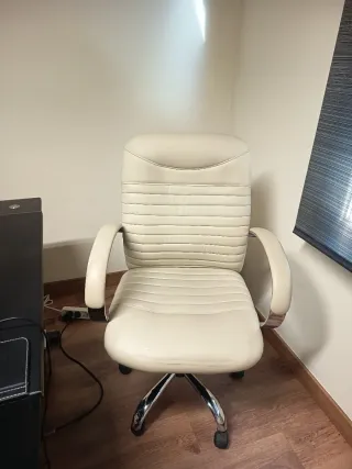 Silla de oficina beige